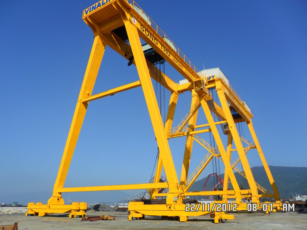 GANTRY CRANE – SONG THU SHIPYARD - Vinalift