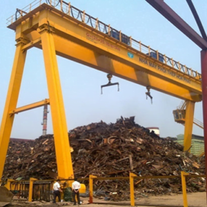 Cổng trục dốc container