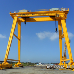 CỔNG TRỤC 150 TẤN NHÀ MÁY ĐÓNG TÀU SÔNG THU