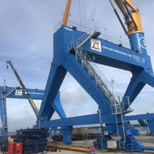 lắp ráp cẩu chân đế