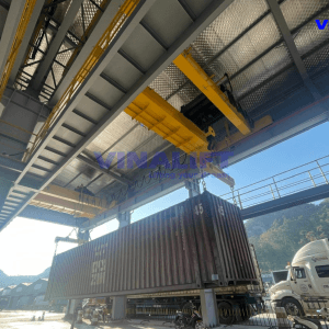 Sang tải xe container tại của khẩu quốc tế Hữu Nghị