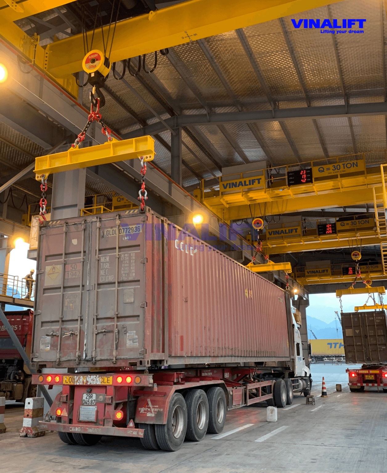 Hệ Thống Thiết Bị Nâng Đảo Container - Vinalift
