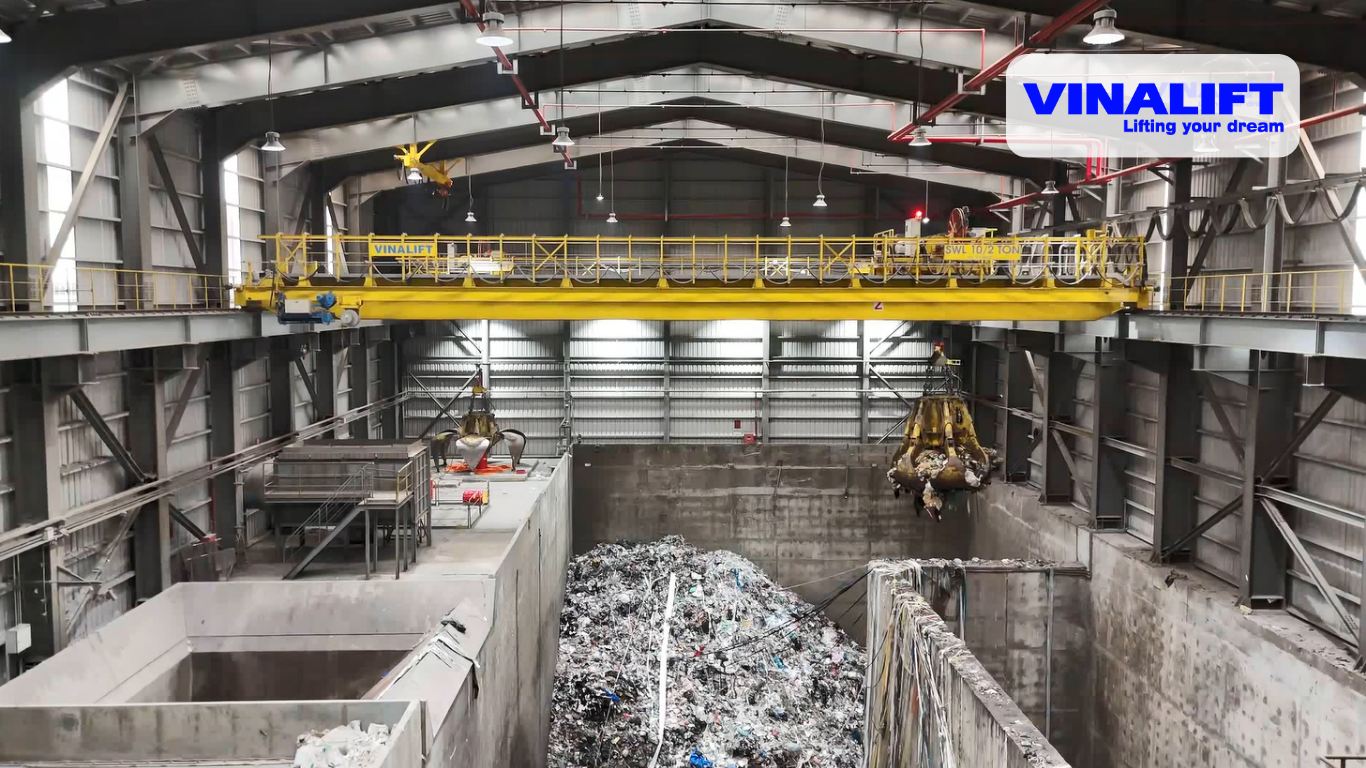 Cầu trục gầu ngoạm gắp rác trong nhà máy điện rác_Vinalift