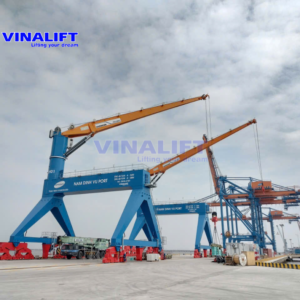 Cẩu chân đế TCC 280 VINALIFT thử tải
