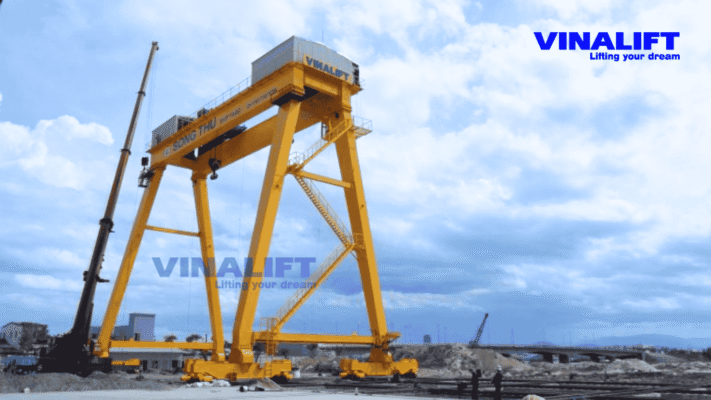 Cổng trục hai dầm ngành đóng tàu