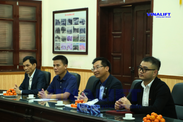 Lãnh đạo và cán bộ công nhân viên VINALIFT