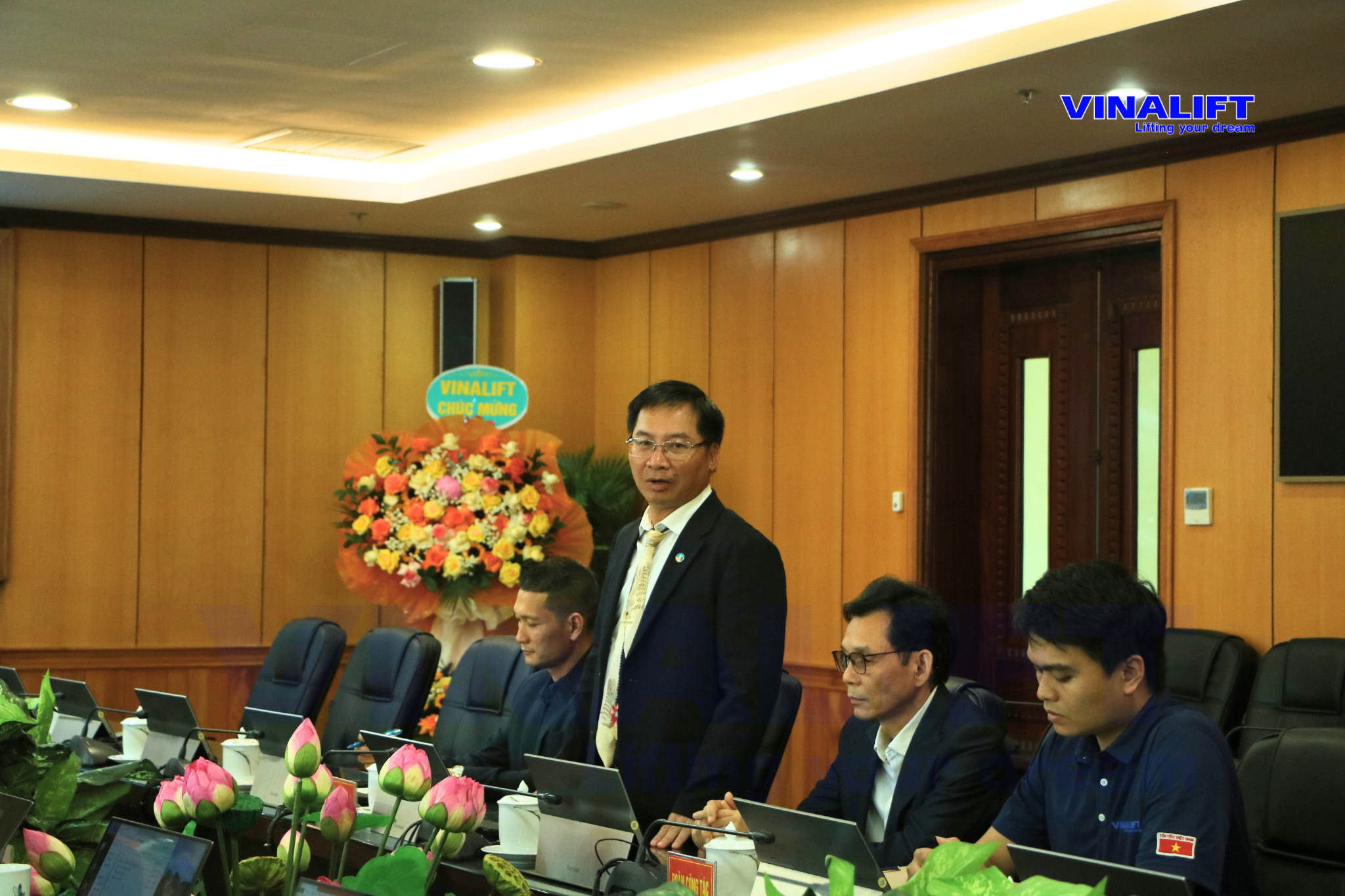 Ông Trần Văn Tuấn – Tổng Giám đốc Công ty cổ phần Kết cấu thép và Thiết bị nâng Việt Nam