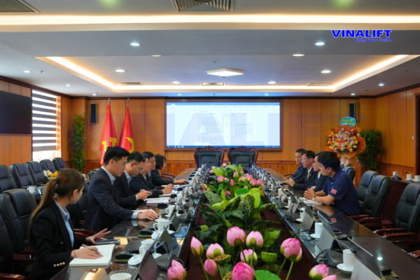 The leadership of VINALIFT and Z111 Factory discussed the terms of cooperation.