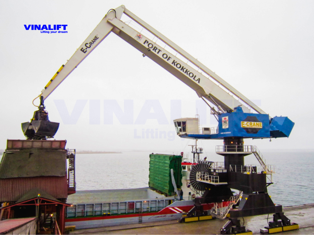 Cẩu thủy lực Bốc Phế Liệu - Giải pháp tối ưu Cho Cầu Cảng & Nhà Máy Luyện Kim