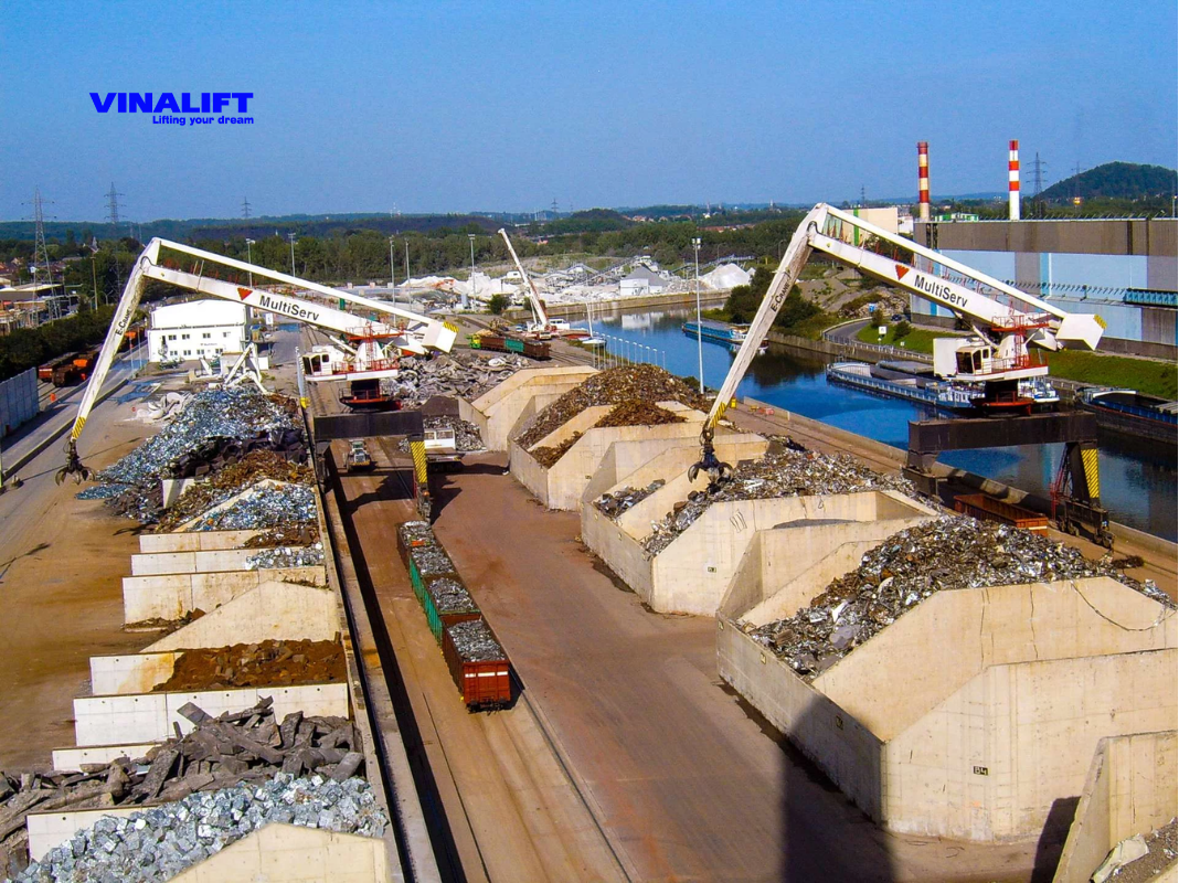 Cẩu Thủy Lực Bốc Phế Liệu vận hành ổn định trong môi trường khắc nghiệt