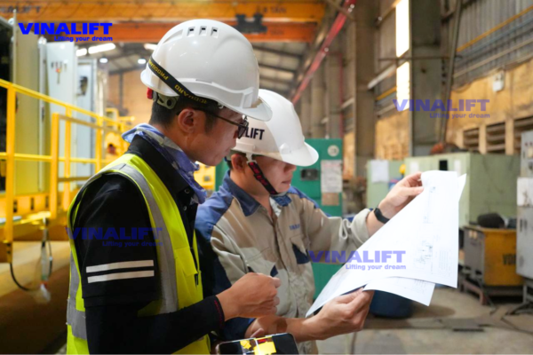 Hệ thống được lập trình qua bộ điều khiển PLC kết hợp phần mềm giám sát SCADA