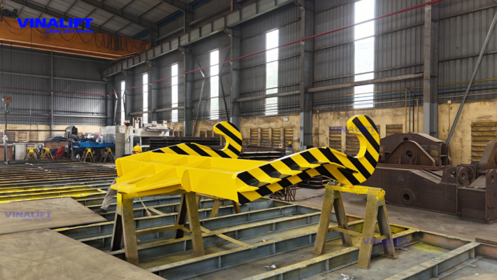 Billet and coil handling crane