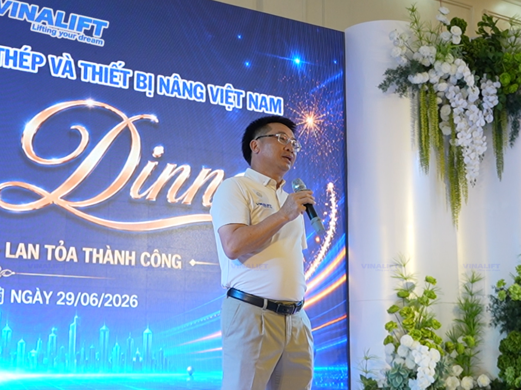 Ông Trần Văn Tuấn - Tổng Giám đốc VINALIFT phát biểu trong buổi Gala Dinner