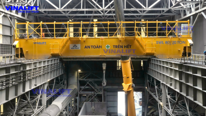 Cầu trục luyện kim tải trọng lớn yêu cầu giải pháp bảo vệ nhiệt chuyên dụng