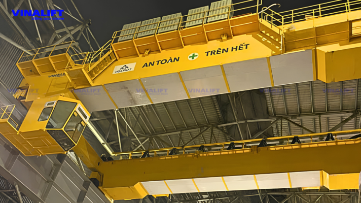 Radiant heat shield designed by VINALIFT under the crane girder for the Hoa Phat steel plant project