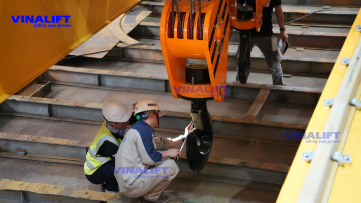  Hook mechanism inspection of the VINALIFT crane system exported to the US