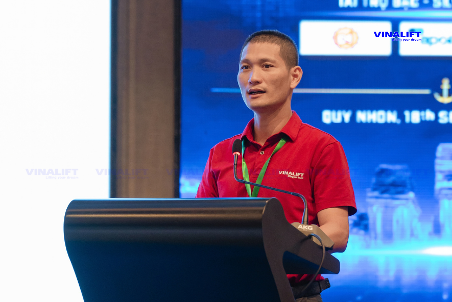 Ông Đinh Văn Toàn - Giám đốc kinh doanh VINALIFT thuyết trình tại Hội nghị VPA 2026